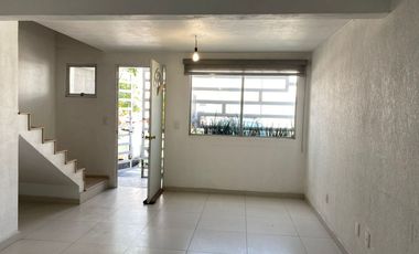 Se Vende Casa en REAL DEL LAGO, Circuito del Lago Poniente MZ 7 LT 7, Colonia del Lago, Villa Nicolás Romero, Estado de México, México