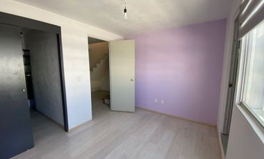 Se Vende Casa en REAL DEL LAGO, Circuito del Lago Poniente MZ 7 LT 7, Colonia del Lago, Villa Nicolás Romero, Estado de México, México