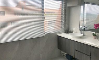 Lujoso Penthouse en venta 345m2C a pocas cuadras del centro de Cuenca