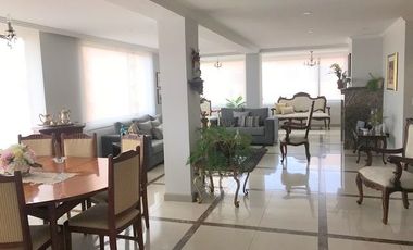 Lujoso Penthouse en venta 345m2C a pocas cuadras del centro de Cuenca