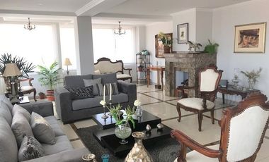 Lujoso Penthouse en venta 345m2C a pocas cuadras del centro de Cuenca