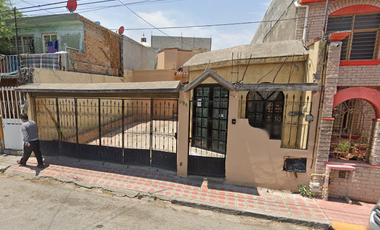 Casa en venta en Prolongación Ateneo, Zona Centro de Saltillo, Coahuila.