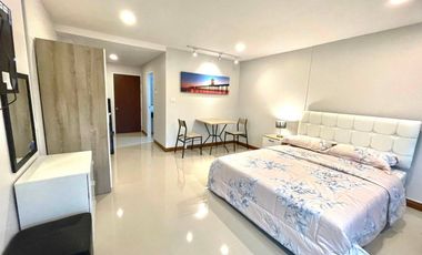 Condo for sale in Chiang Mai city, newly renovated, near Night baazar, Tha Phae, and central Festival, complete with furniture and electrical appliances. Ready to move in!!!