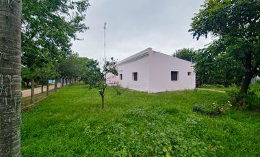 Vivienda con amplio terreno mensurable en Romang