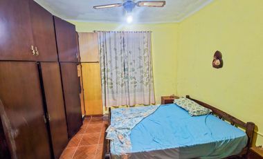 Vivienda con amplio terreno mensurable en Romang