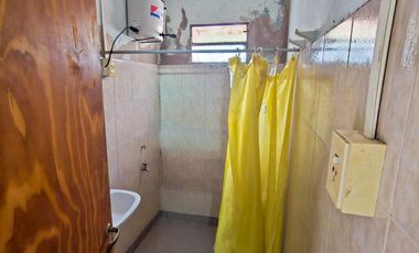 Vivienda con amplio terreno mensurable en Romang