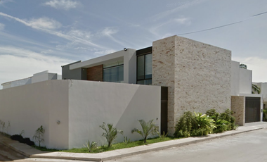 CASA ECONOMICA CON ALBERCA EN VENTA, PROPIEDAD ADJUDICADA - C. 21 440 E, Montebello, 97113 Mérida, Yuc.