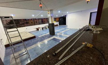 En alquiler local comercial  de 2 plantas en Gran Albocentro 5