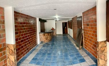 En alquiler local comercial  de 2 plantas en Gran Albocentro 5