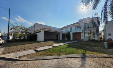 CASA EN RENTA RESIDENCIAL EL COUNTRY