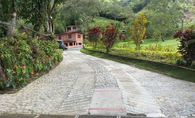 VENTA DE FINCA EN BARBOSA ANTIOQUIA.