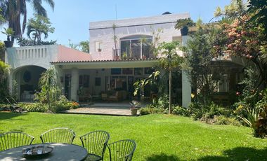 VENDO ESPECTACULAR RESIDENCIA MODERNA, CUERNAVACA, VISTAHERMOSA, SEGURIDAD 24