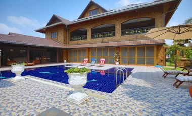 6 bedroom pool villa