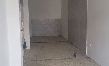 Se alquila local en calle Esmeraldas y Luis Urdaneta