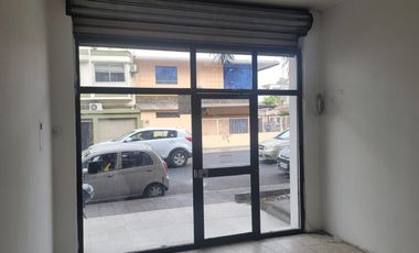 Se alquila local en calle Esmeraldas y Luis Urdaneta