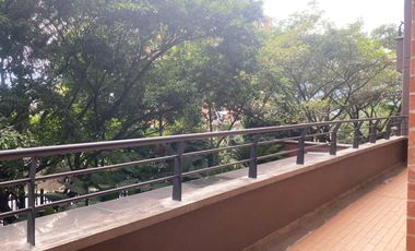 PR21786 Apartamento en arriendo en el sector Loma de las Brujas