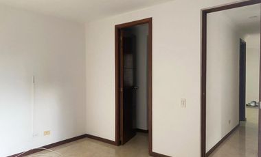 PR21786 Apartamento en arriendo en el sector Loma de las Brujas
