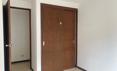 PR21786 Apartamento en arriendo en el sector Loma de las Brujas