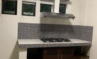 3storey House for lease with 7br