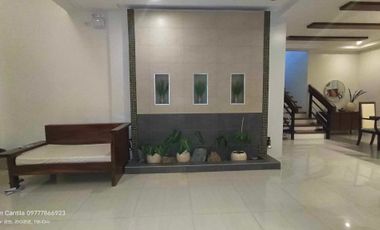 3storey House for lease with 7br