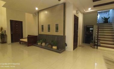 3storey House for lease with 7br
