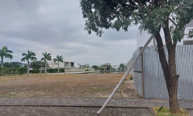 Samborondon, Vendo Excelente Terreno de Oportunidad con Vista Al Río.