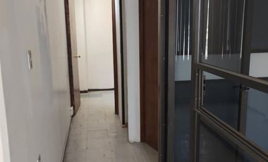 Amplia oficina en 3er piso, o escuela, o showroom o tatami, o taller.