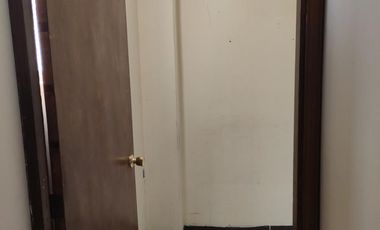 Amplia oficina en 3er piso, o escuela, o showroom o tatami, o taller.