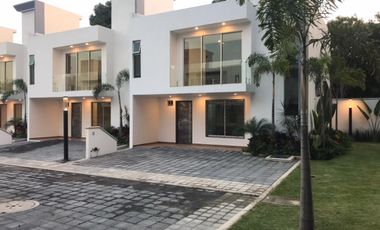 Casa de lujo de 3 recamaras 141 m2 de construcción, alberca, en el  centro de Jiutepec, Mor.