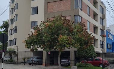 Vendo Departamento, 356 m2, Av. Guardia Civil, Cdra. 8,en San Isidro.