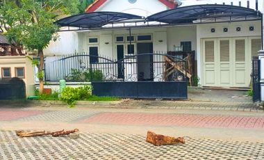 FOR SALE Rumah Villa Taman Gapura Citraland Surabaya