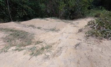 VENDO TERRENO DE 3 CUADRAS CON 4 EXPLANACIONES EN BARBOSA ANTIOQUIA.