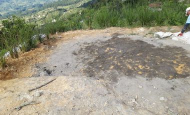 VENDO TERRENO DE 3 CUADRAS CON 4 EXPLANACIONES EN BARBOSA ANTIOQUIA.