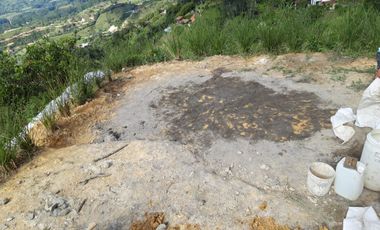 VENDO TERRENO DE 3 CUADRAS CON 4 EXPLANACIONES EN BARBOSA ANTIOQUIA.