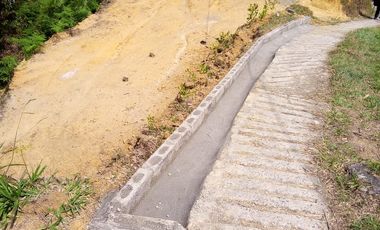 VENDO TERRENO DE 3 CUADRAS CON 4 EXPLANACIONES EN BARBOSA ANTIOQUIA.