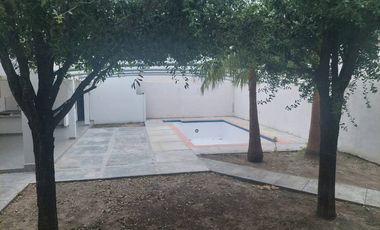 Bonita Casa Col Portal del Norte, Zuazua