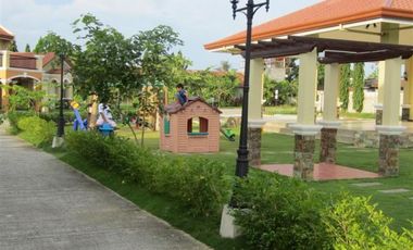 Three Bedrooms Duplex House in Consolacion