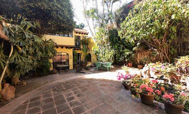 LAS PALMAS CUERNAVACA VENTA CASA EN PRIVADA EN ESTILO COLONIAL