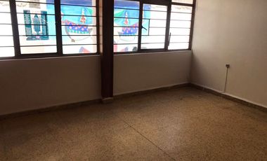 VENDE CASA, con amplios espacios, 5 recamaras, 2 baños, Santa María Tepepan, Xochimilco, CdMx.