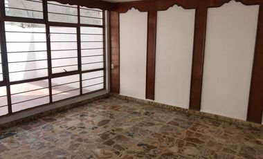 VENDE CASA, con amplios espacios, 5 recamaras, 2 baños, Santa María Tepepan, Xochimilco, CdMx.