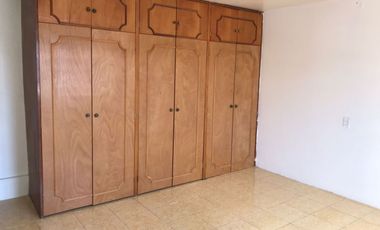 VENDE CASA, con amplios espacios, 5 recamaras, 2 baños, Santa María Tepepan, Xochimilco, CdMx.