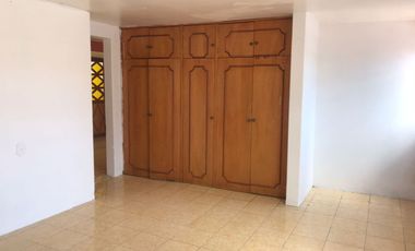VENDE CASA, con amplios espacios, 5 recamaras, 2 baños, Santa María Tepepan, Xochimilco, CdMx.