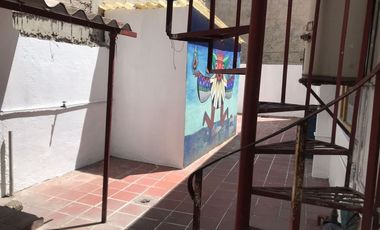VENDE CASA, con amplios espacios, 5 recamaras, 2 baños, Santa María Tepepan, Xochimilco, CdMx.