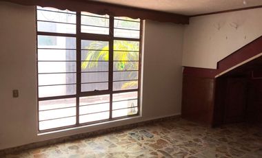 VENDE CASA, con amplios espacios, 5 recamaras, 2 baños, Santa María Tepepan, Xochimilco, CdMx.