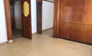 VENDE CASA, con amplios espacios, 5 recamaras, 2 baños, Santa María Tepepan, Xochimilco, CdMx.