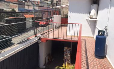 VENDE CASA, con amplios espacios, 5 recamaras, 2 baños, Santa María Tepepan, Xochimilco, CdMx.