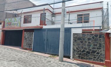 VENDE CASA, con amplios espacios, 5 recamaras, 2 baños, Santa María Tepepan, Xochimilco, CdMx.