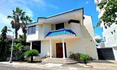 CASA AMOBLADA CON PISCINA EN VENTA SECTOR BARBASQUILLO CERCA A LA QUADRA MANTA