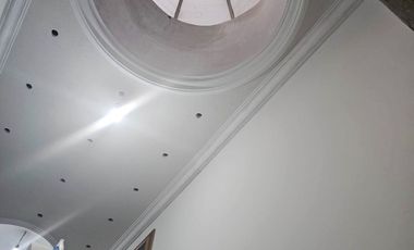 AMPLIA CASA DE TRES PISOS, IDEAL PARA INSTALAR UNA CLÍNICA, SPA, COLEGIO, CENTRO RECREATIVO, ETC