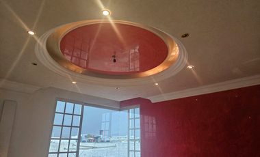 AMPLIA CASA DE TRES PISOS, IDEAL PARA INSTALAR UNA CLÍNICA, SPA, COLEGIO, CENTRO RECREATIVO, ETC